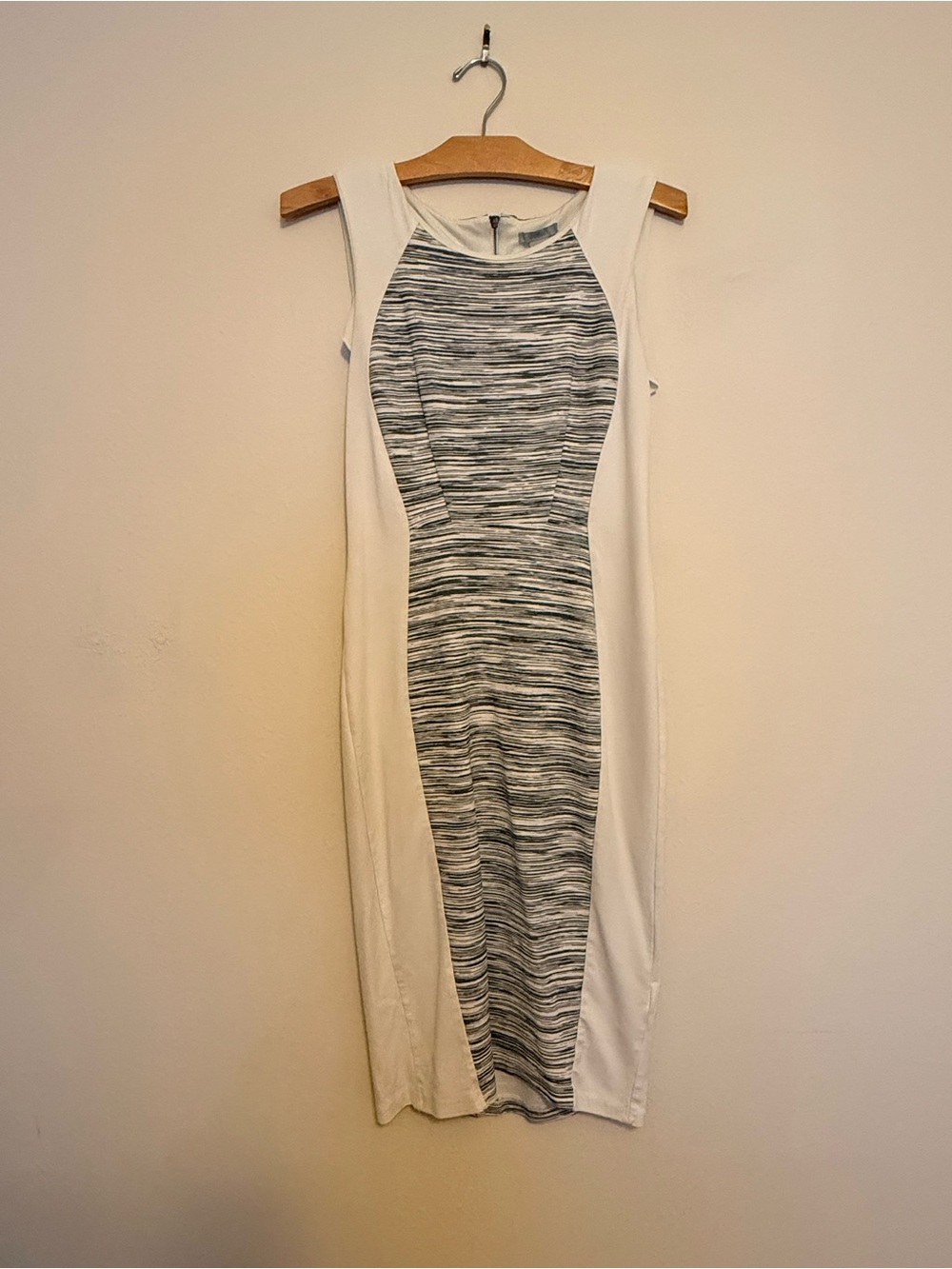 H&M White and Gray Fitted Sheath Dress